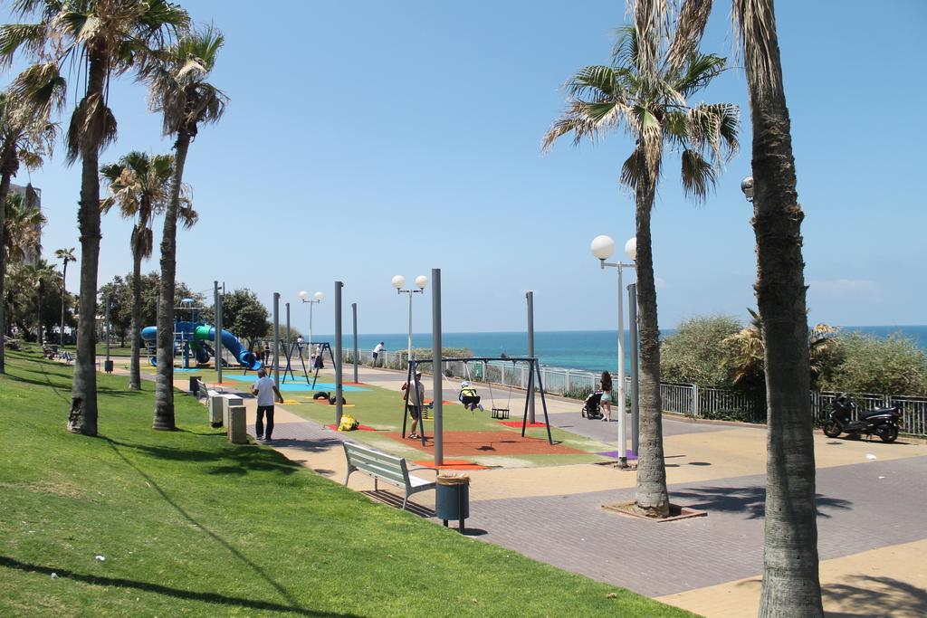 Haatzmaut Bat Yam Beach Экстерьер фото